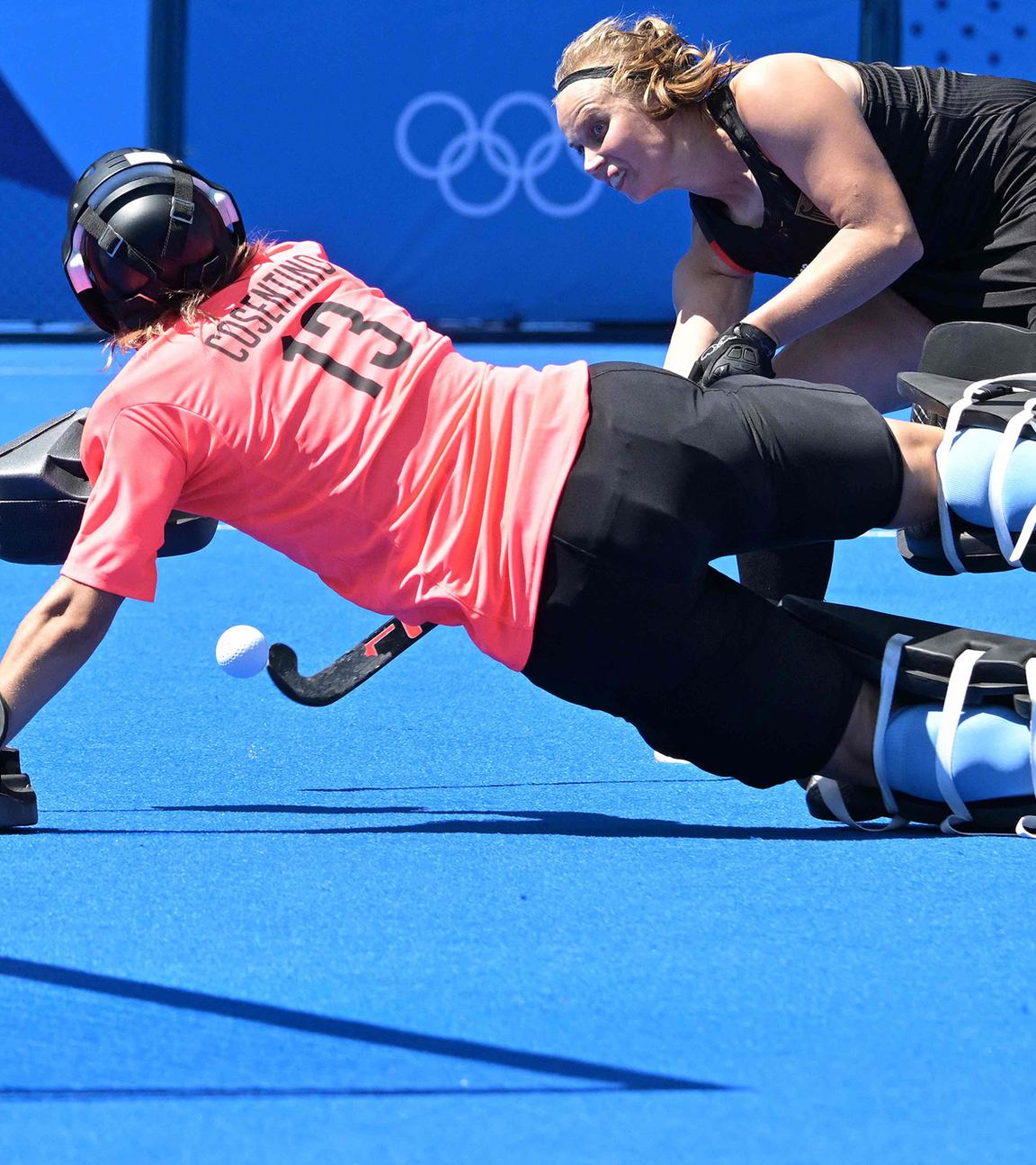 Viktoria Huse beim Shootout gegen Argentinien