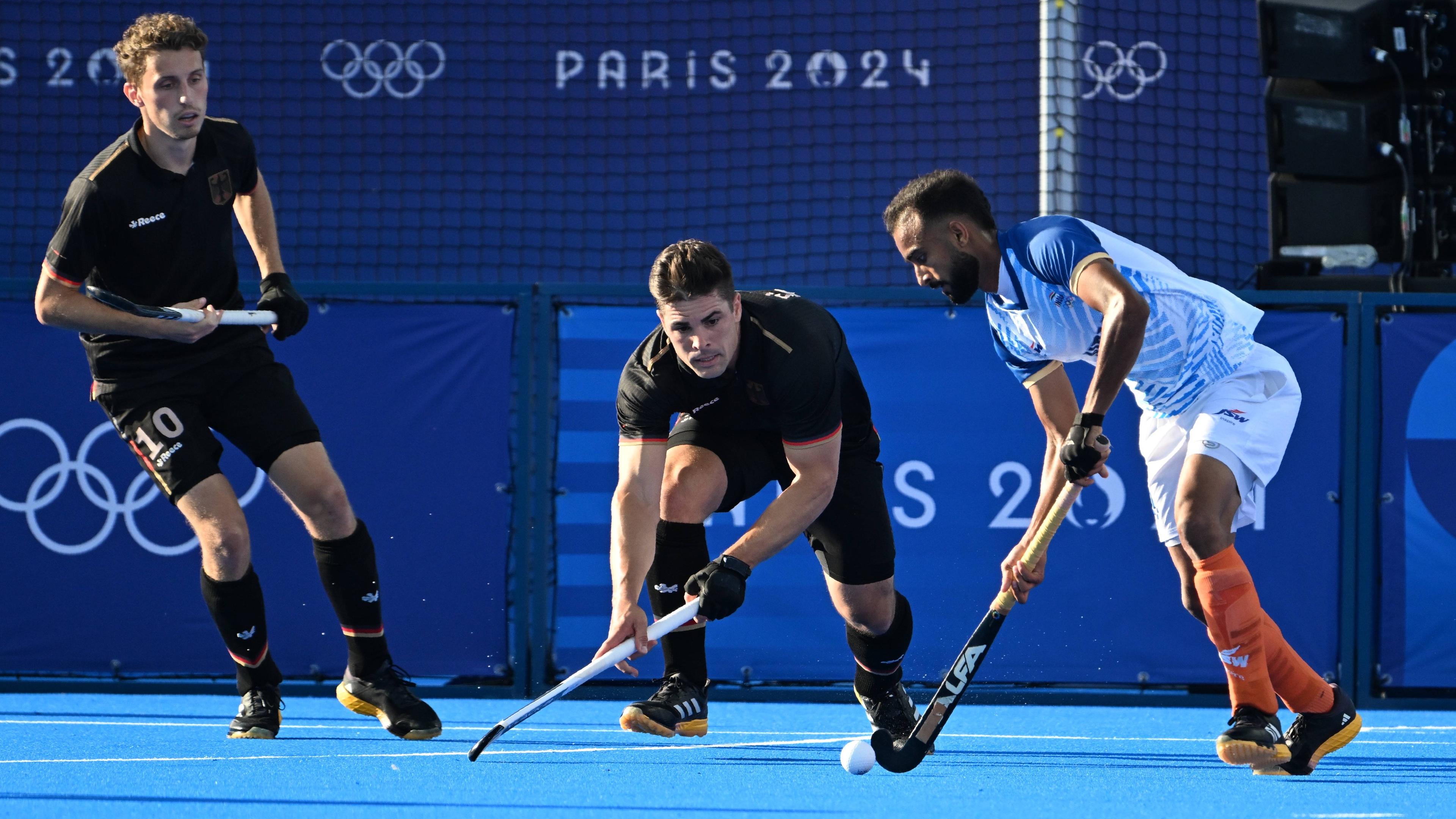 Die deutschen Hockeyspieler spielen im Halbfinale gegen Indien bei den olympischen Spielen 2024.