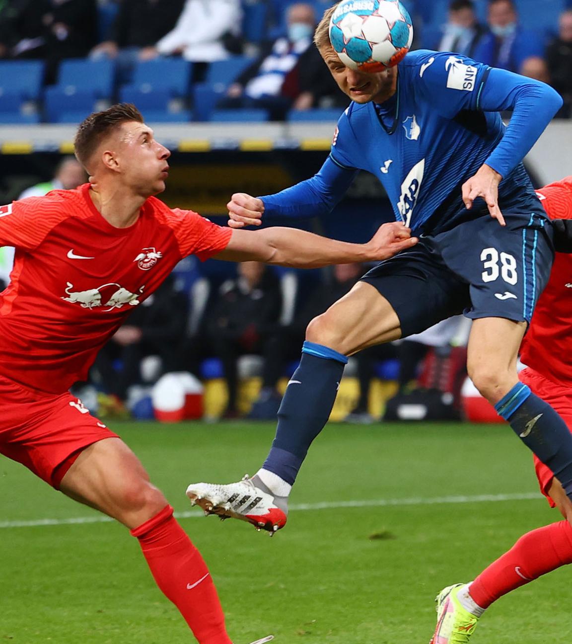 Bundesliga - TSG 1899 Hoffenheim - RB Leipzig - PreZero Arena, Sinsheim, Deutschland - 20. November 2021 TSG 1899 Hoffenheims Stefan Posch im Einsatz