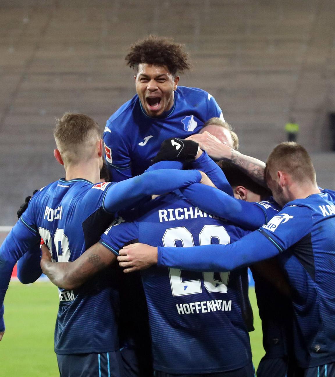 Deutschland, Freiburg, 11.12.2021, Fussball, Bundesliga, SC Freiburg - TSG 1899 Hoffenheim: Chris Richards (TSG 1899 Hoffenheim); Jubel zu Tor 1:2 