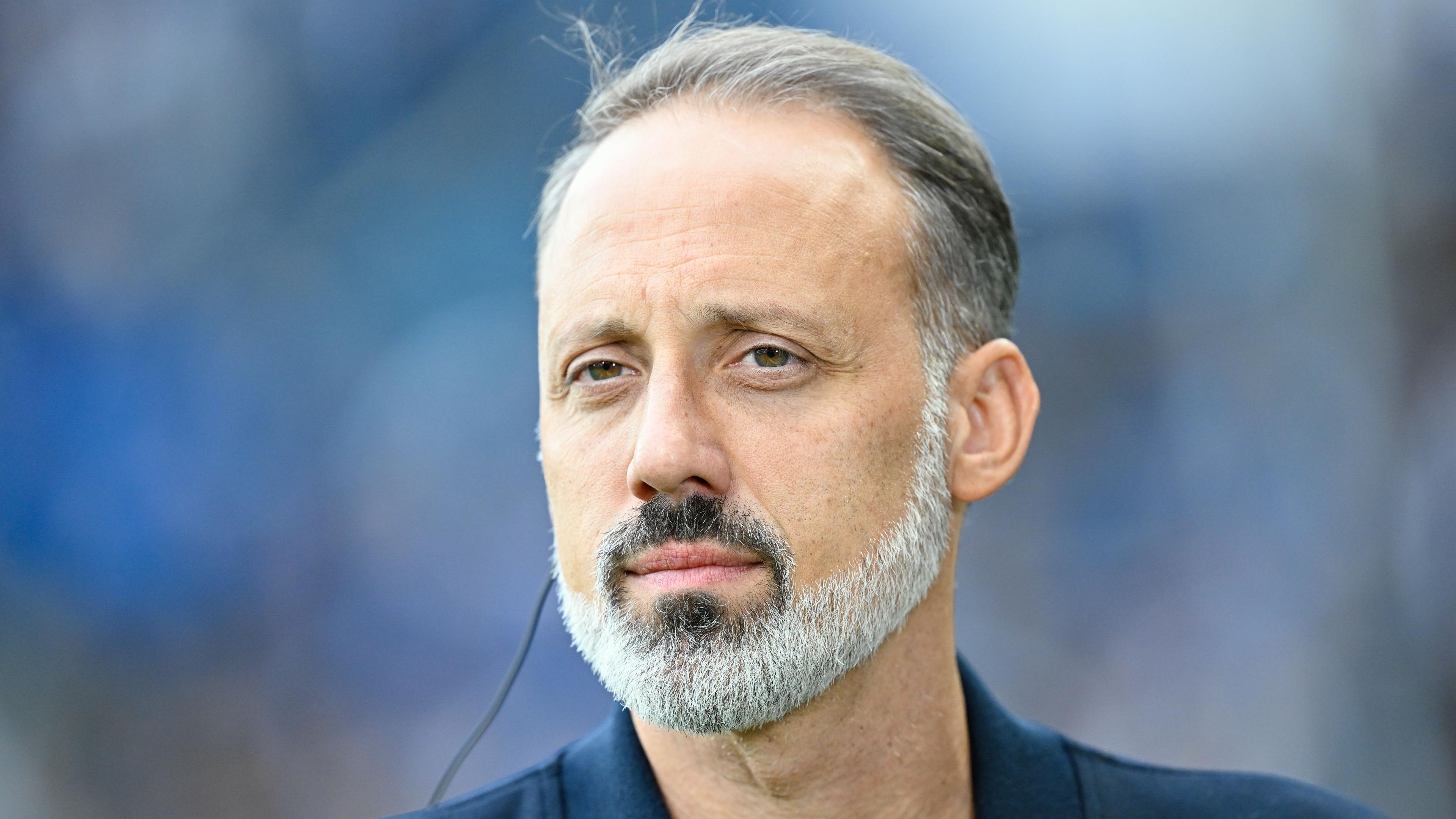 Hoffenheims Trainer Pellegrino Matarazzo im Stadion während des Spiels gegen Werder Bremen.