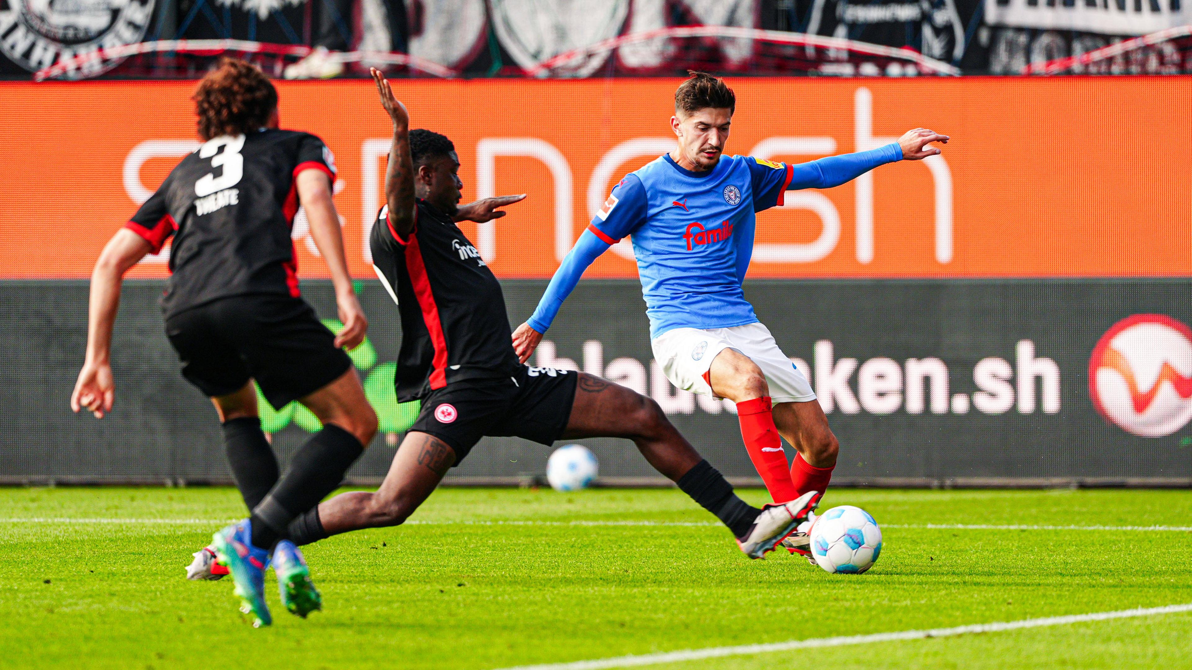 Torschuss von Armin Gigovic (Holstein Kiel) am 29.09.2024.