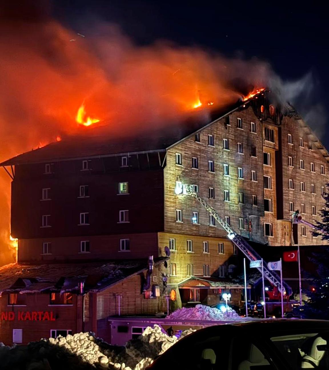 Hotel-Brand in türkischem Skigebiet