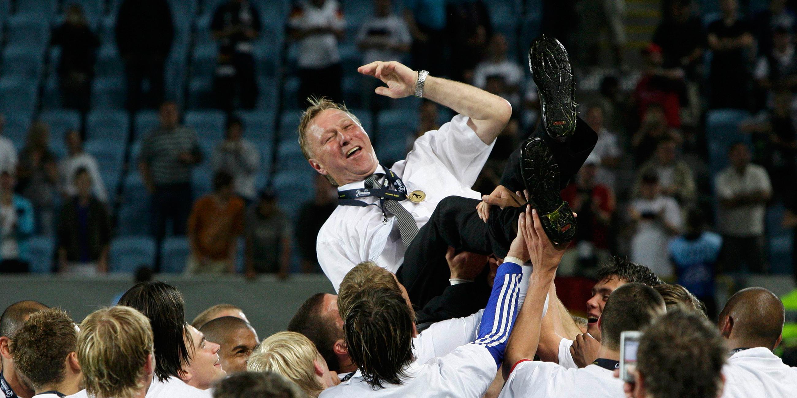 Deutschlands U21-Nationalmannschaft feiert den Gewinn der U21-EM 2009