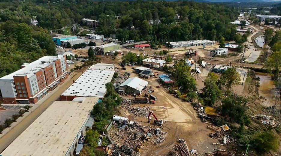 30.09.2024, USA, Asheville: Ein Blick auf die Verwüstungen nach dem Hurrikan Helene.