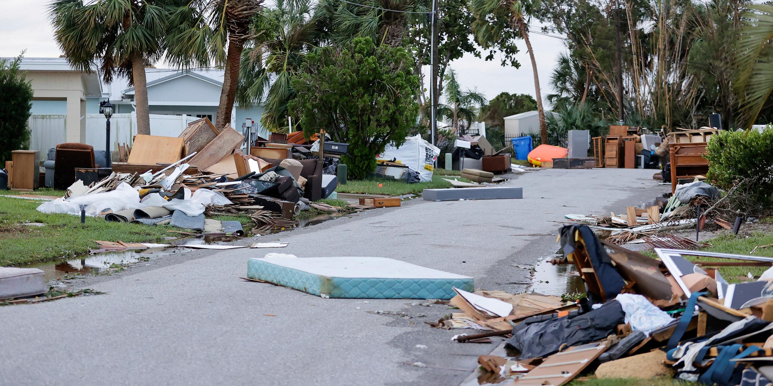 Trümmer in den Straßen von Ruskin, Florida