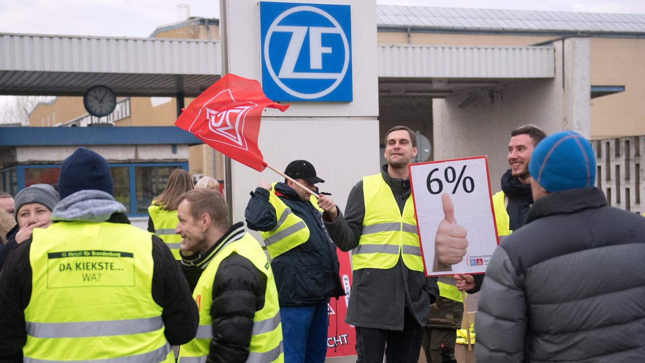 IG-Metall Warnstreik: Dritte Runde Der Tarifverhandlungen - ZDFheute