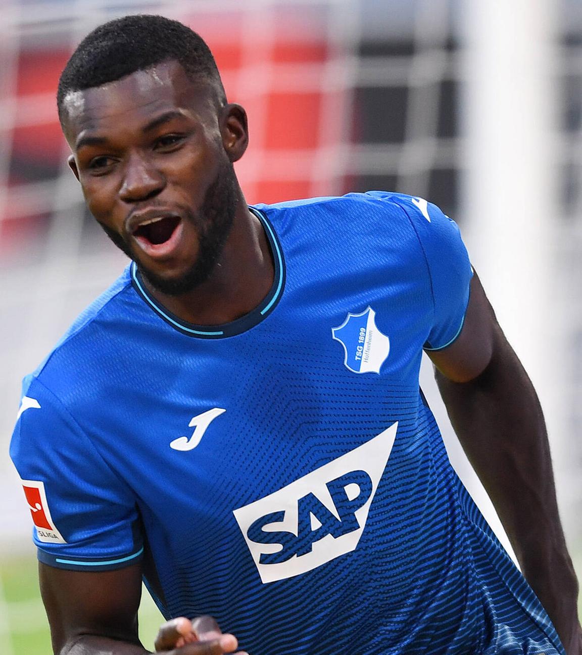 TSG 1899 Hoffenheim gegen FC Augsburg 08.01.2022, Jubel TSG 1899 Hoffenheim, Torschuetze zum 2-1 Ihlas Bebou