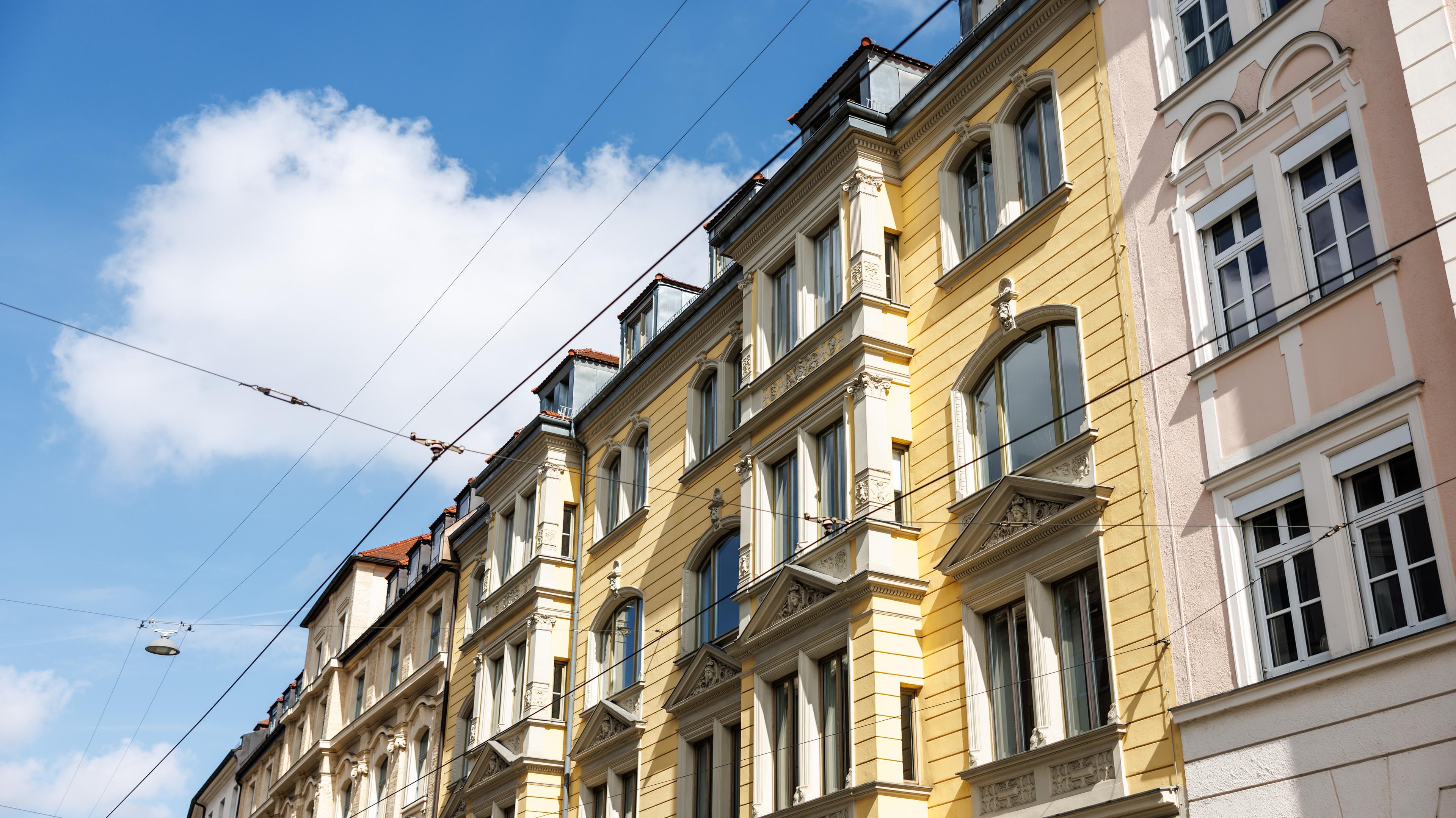 Wohnimmobilien: Häuserzeile im Zentrum von München.