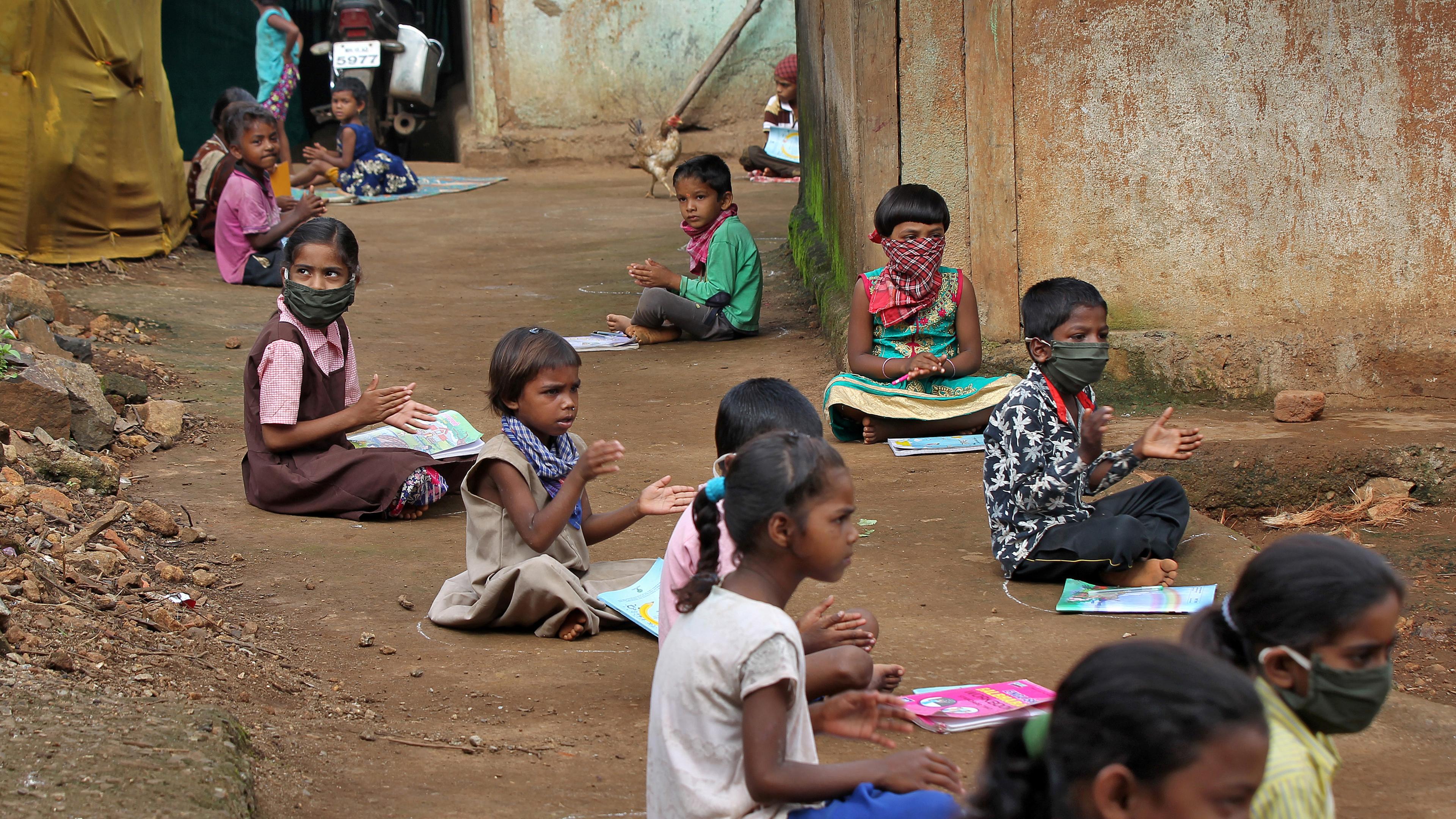 Indien Schule Unter Freiem Himmel Zdfheute