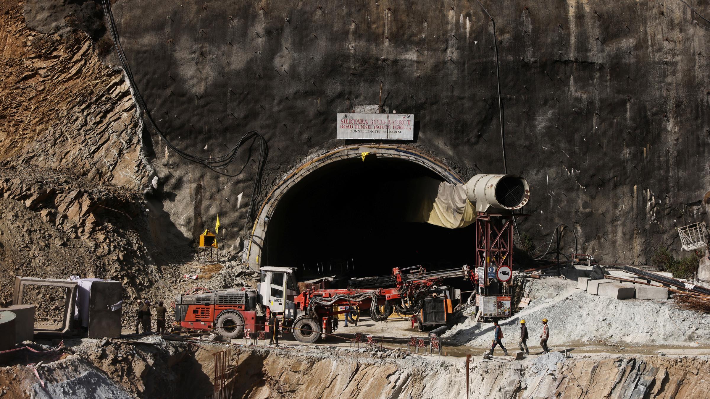Tunnel-Drama in Indien: Rückschlag bei Rettung von Arbeitern - ZDFheute