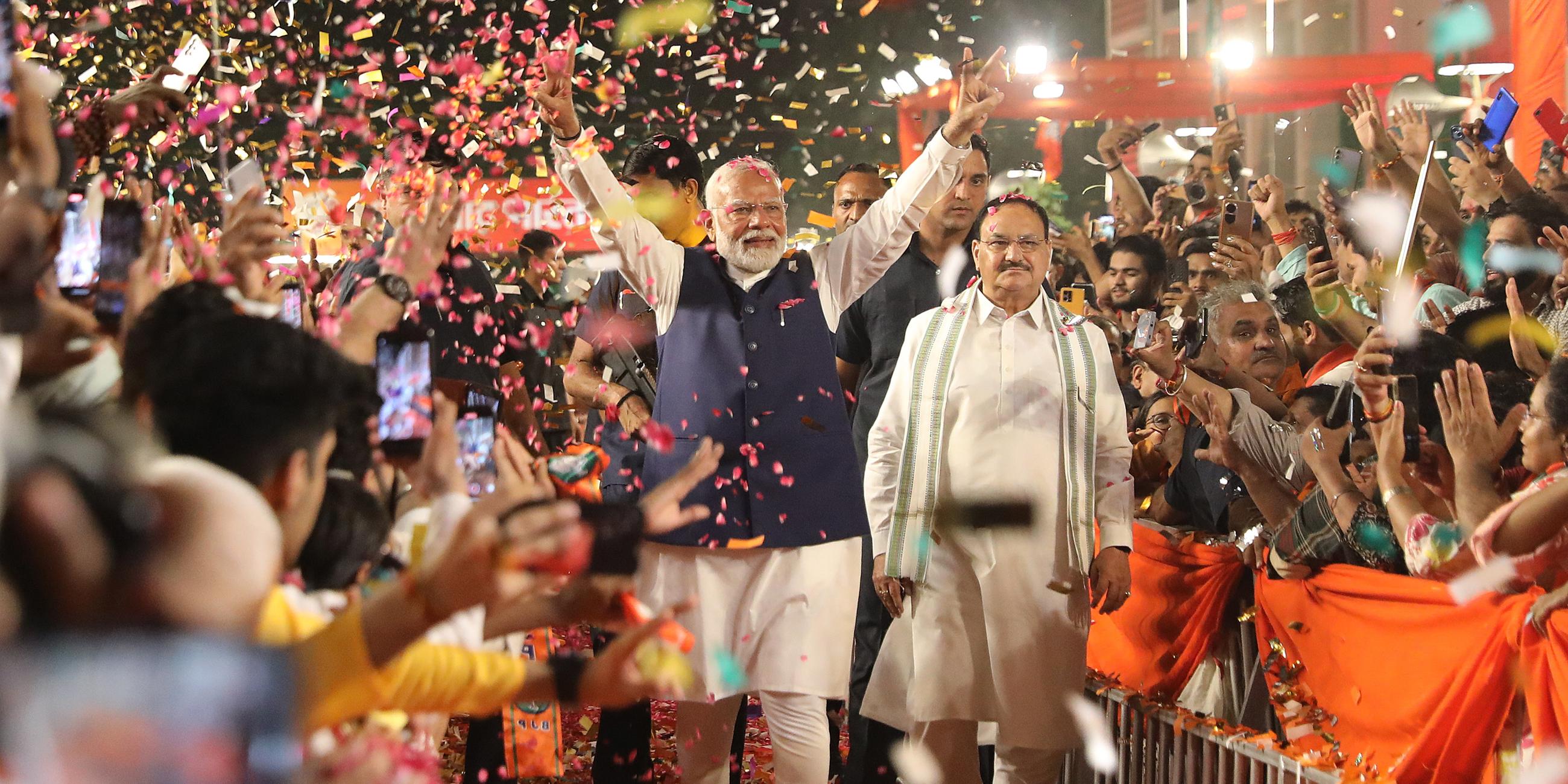 04.06.2024: Der Vorsitzende der Bharatiya Janata Party (BJP) und indische Premierminister Narendra Modi (C) kommt in der Parteizentrale in Neu-Delhi an, um eine Siegesrede zu halten.