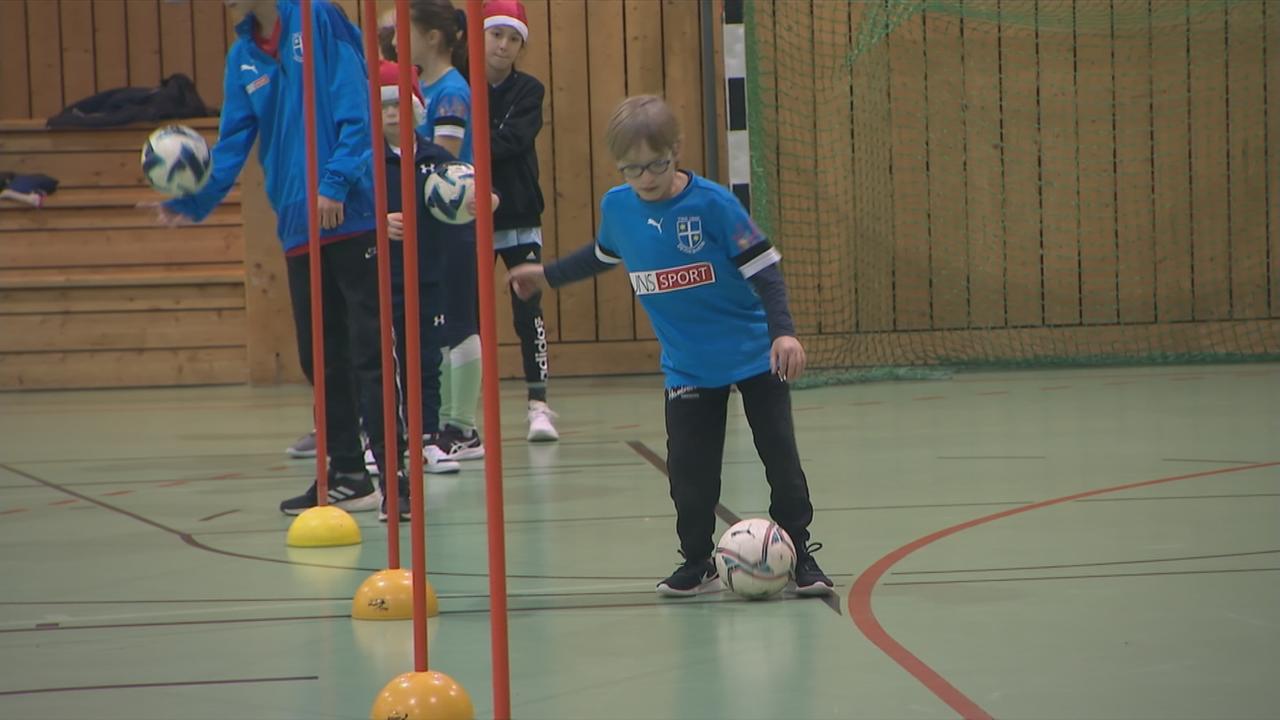 Inklusion im Sport: Kinder mit und ohne Behinderung spielen gemeinsam