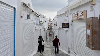 Menschen flüchten vor Erdbeben auf Santorini