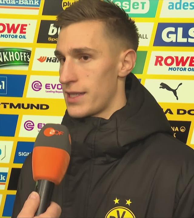 Borussia Dortmunds Nico Schlotterbeck während seinem Interview.