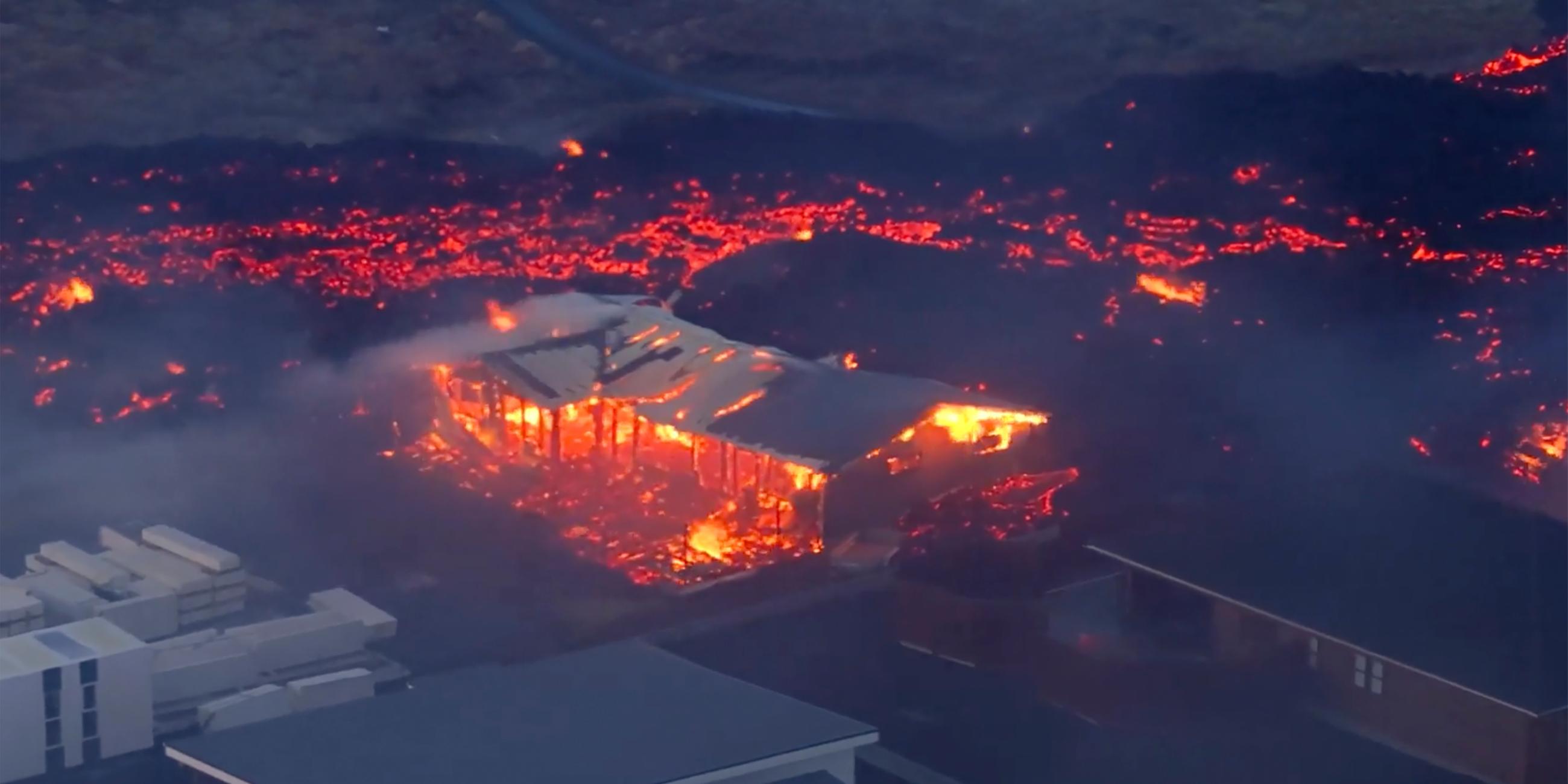 Dieses Videostandbild zeigt die Folgen des Vulkanausbruchs in Grindavik