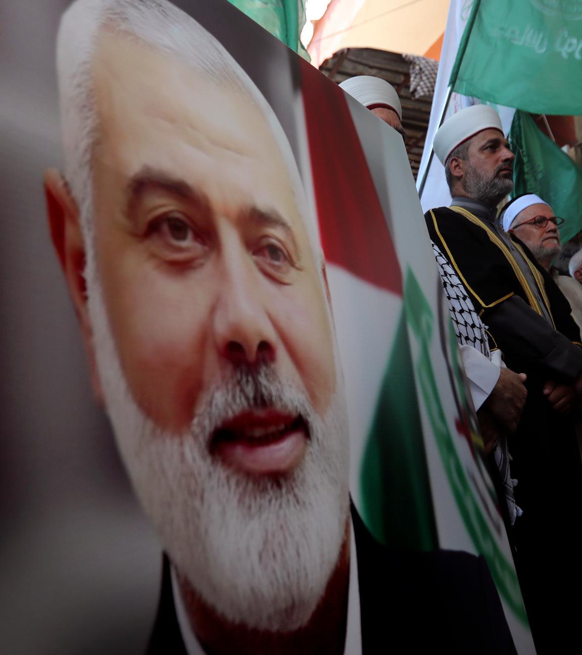 Anhänger der Hamas nehmen an einer Demonstration zur Verurteilung der Tötung des politischen Hamas-Chefs Ismail Hanija teil.