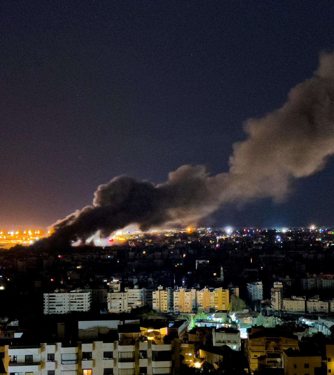 Rauch steigt von einem israelischen Luftangriff auf, der den südlichen Vorort von Beirut im Libanon traf