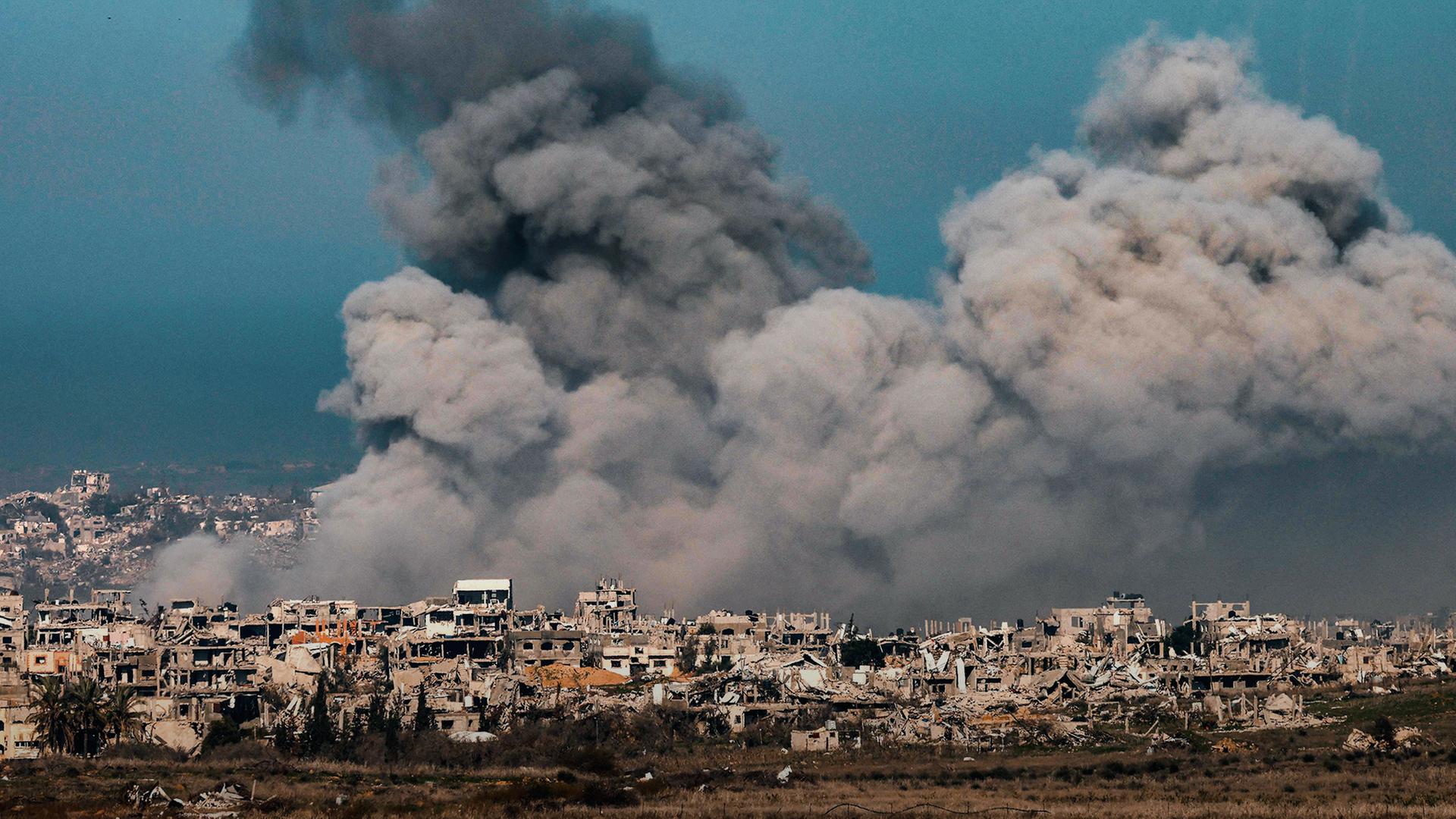 Rauchwolken über Gebiet in Gaza