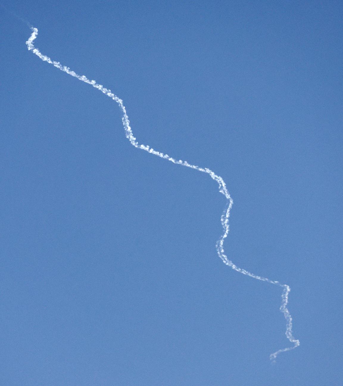 Israels David's Sling-System dient zum Abfangen von Raketen, die aus dem Libanon abgefeuert werden, gesehen von Tel Aviv.