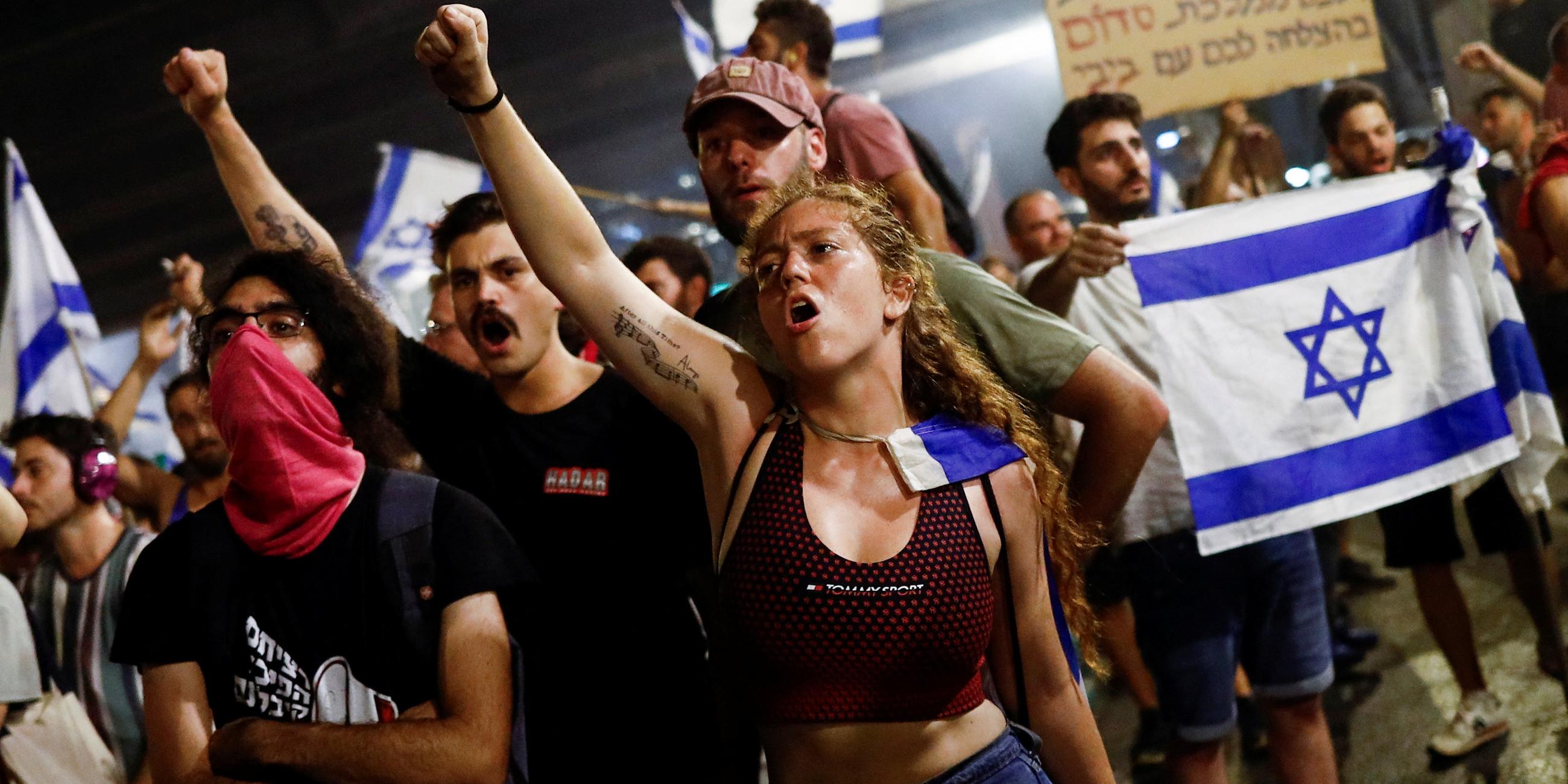 Seit Wochen gibt es Massenproteste in Israel gegen die umstrittene Justizreform. Nun hat die Knesset einem zentralen Teil zugestimmt. Zehntausende gingen wieder auf die Straße. 