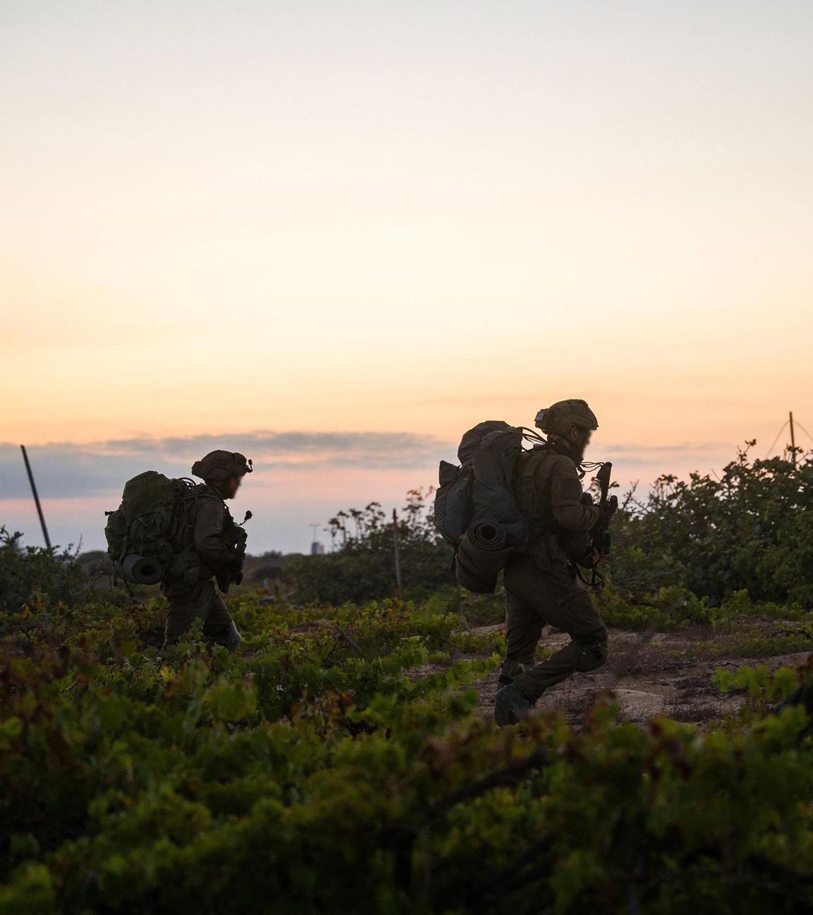 Israelische Soldaten, die inmitten des anhaltenden Konflikts zwischen Israel und der Hamas im Gazastreifen vor Ort operieren am 15.08.2024.