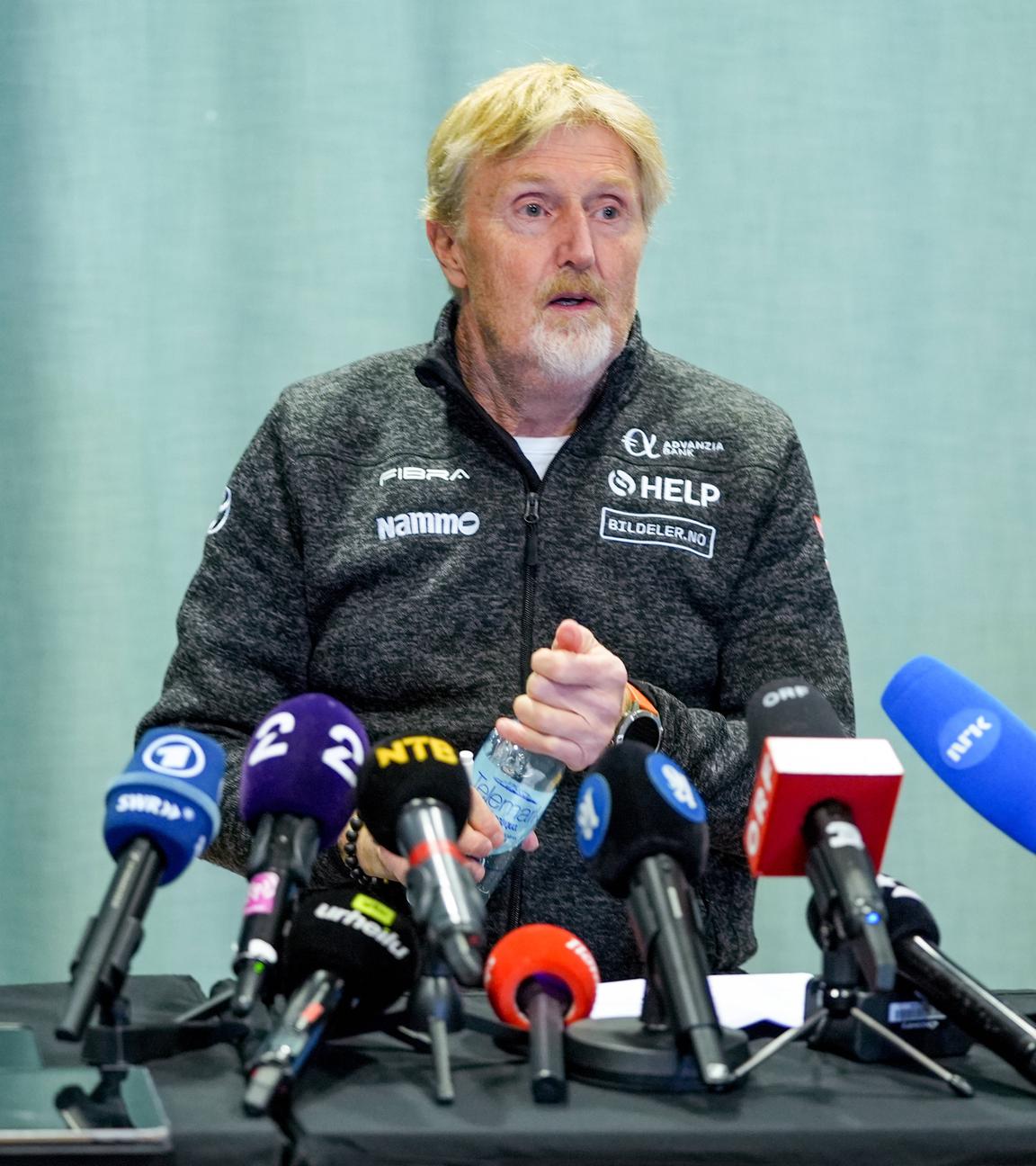 Norwegens Sportdirektor Jan Erik Aalbu bei einer Pressekonferenz am 09.03.2025.