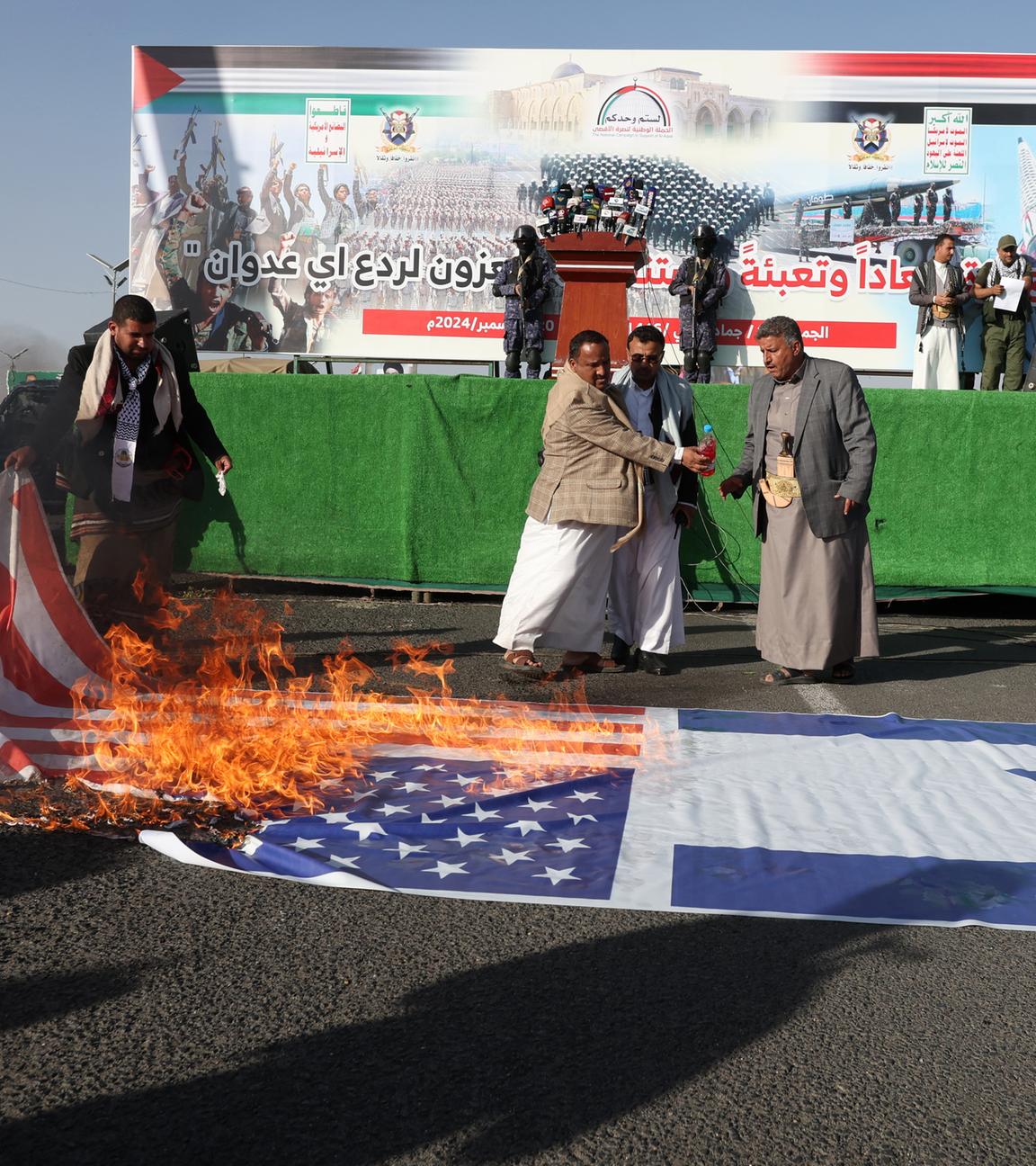 Jemen: Brennende USA-Flagge