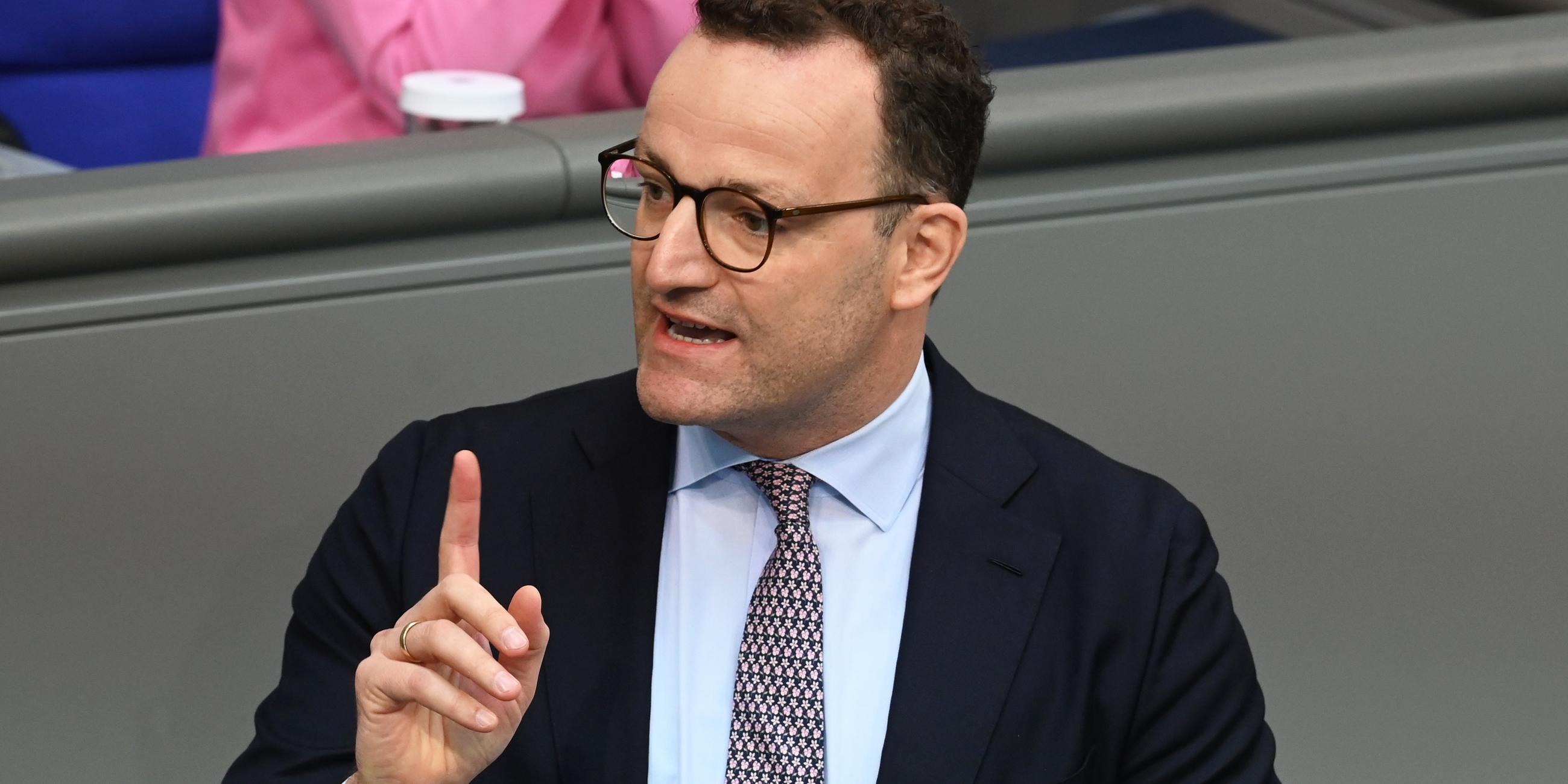 Jens Spahn (CDU) spricht im Bundestag