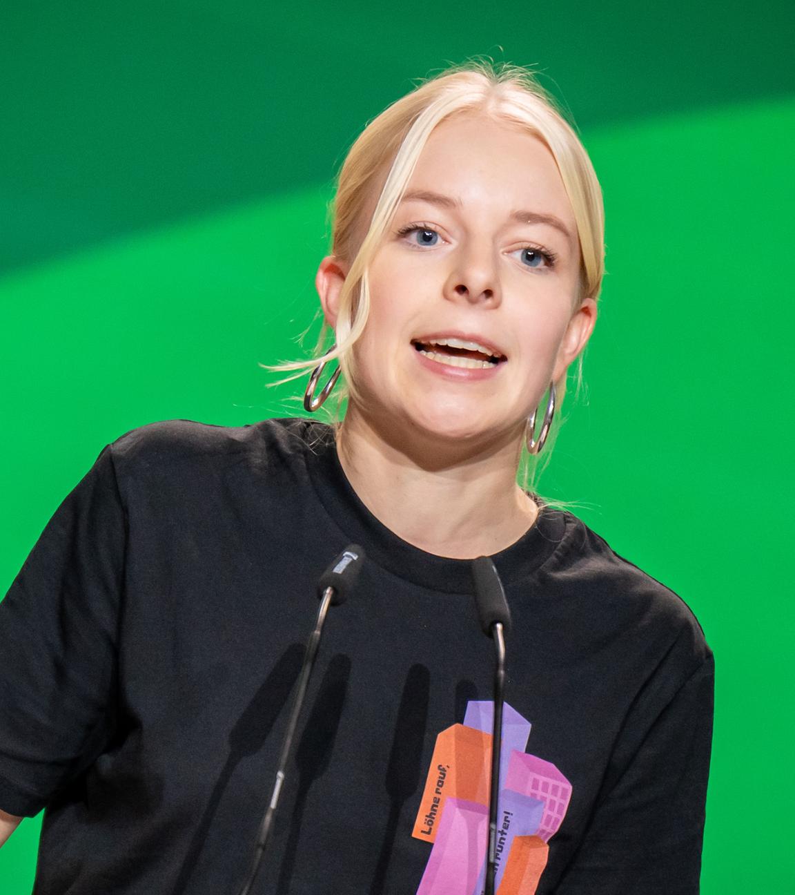 Hessen, Wiesbaden: Jette Nietzard, Sprecherin der Grünen Jugend, spricht bei der Bundesdelegiertenkonferenz der Grünen. Archivbild