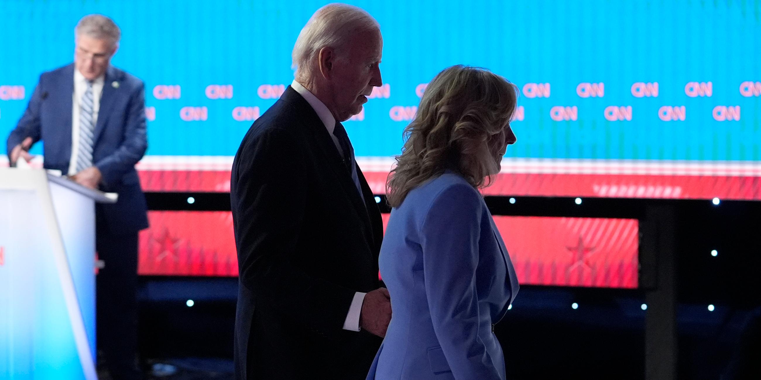 Biden verlässt Debatte mit seiner Ehefrau