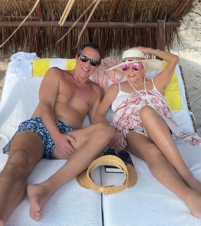 Joan Collins mit Ehemann im Mexiko-Urlaub 