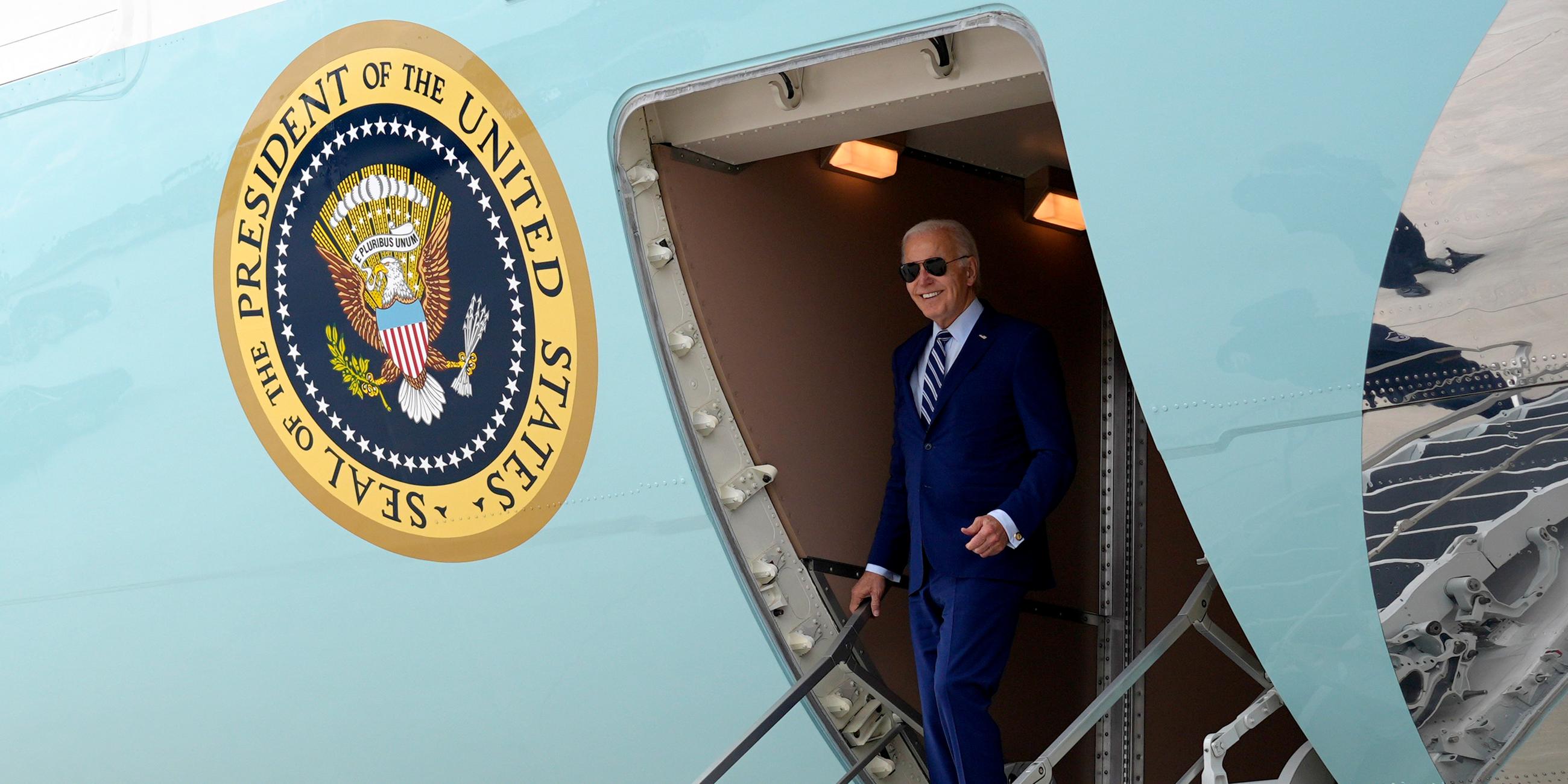 US-Präsident Joe Biden steigt aus der Air Force One (Archiv).