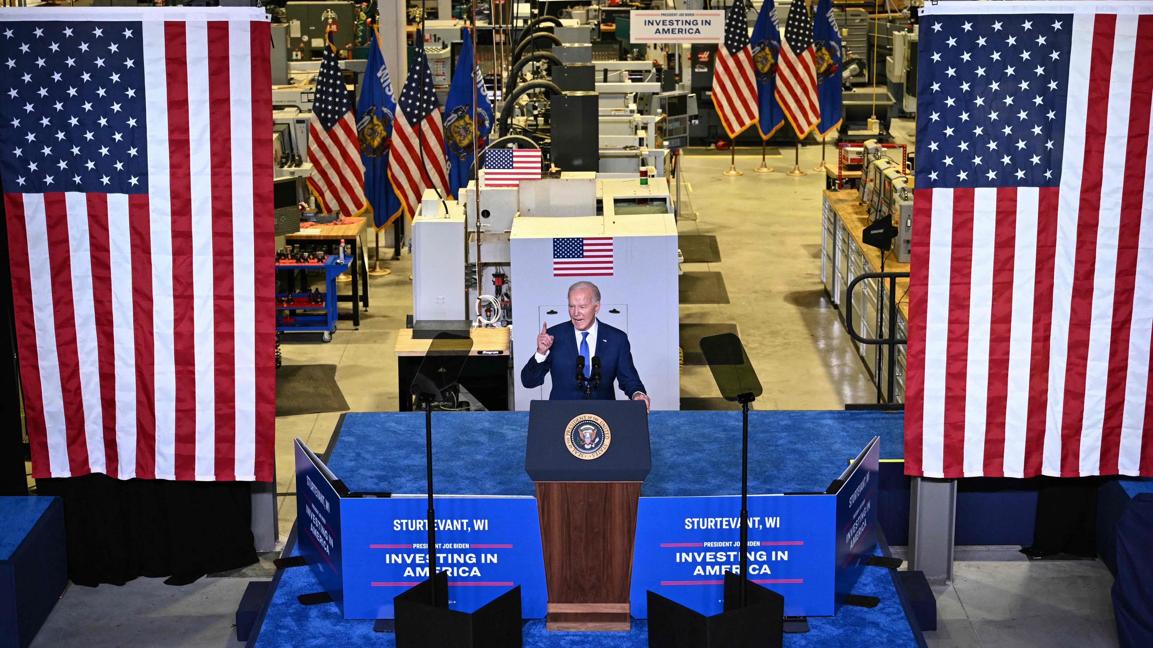 US-Präsident Joe Biden spricht am Gateway Technical College in Sturtevant, Wisconsin, über seine Agenda „Investieren in Amerika“.