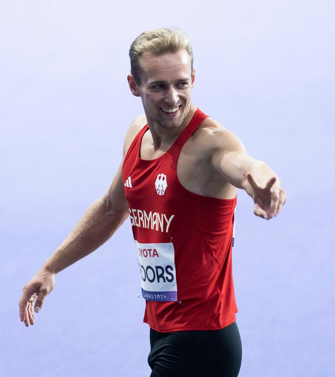 Johannes Floors aus Deutschland freut sich nach dem 100m-Lauf in Runde 1.