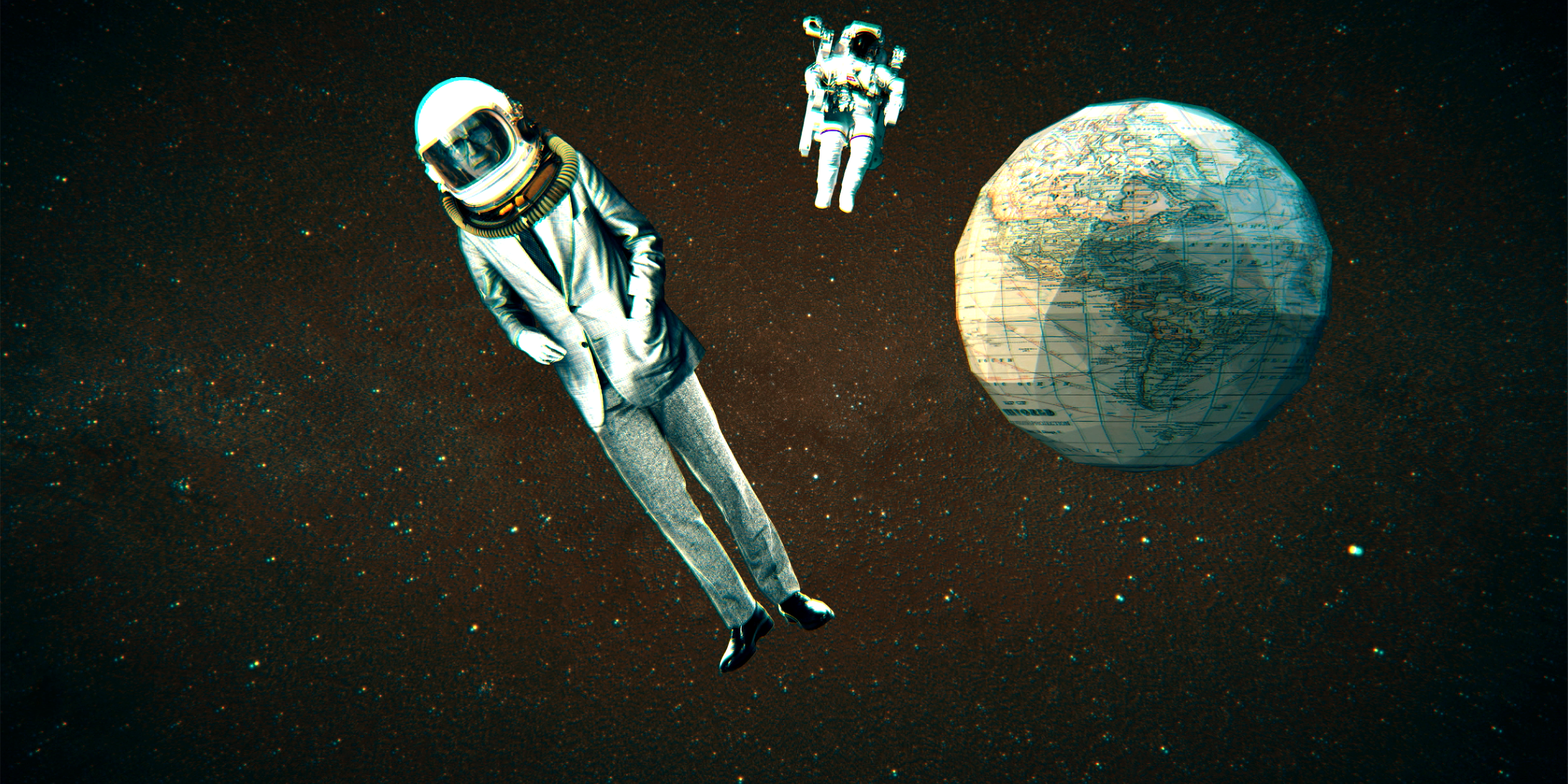 Im dunklen Weltall schweben ein Astronbaut, ein Mann in Anzug mit Astronautenhelm und eine Weltkugel aus Papier.