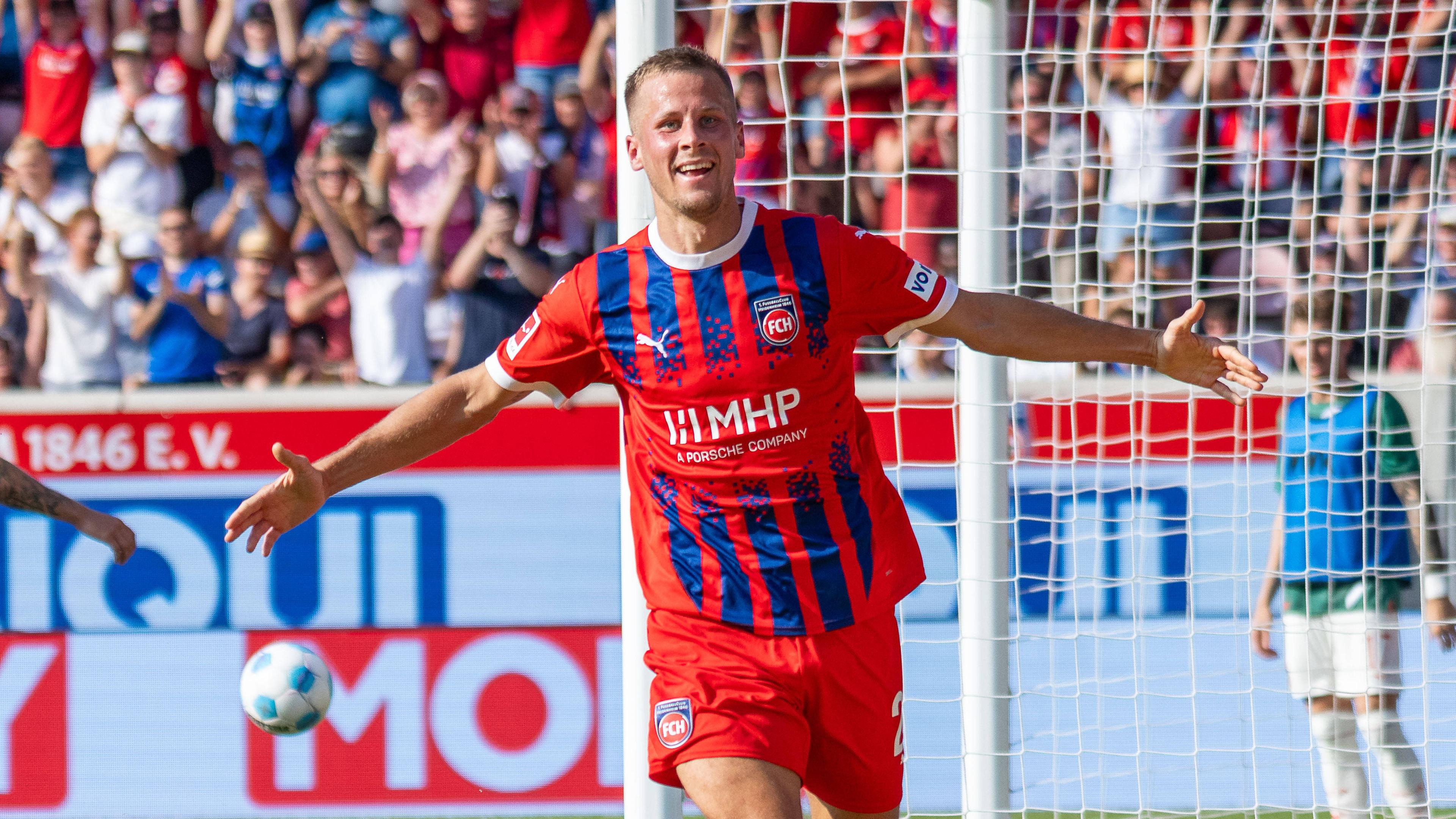 Adrian Beck (1. FC Heidenheim, 21) erzielt ein Tor.