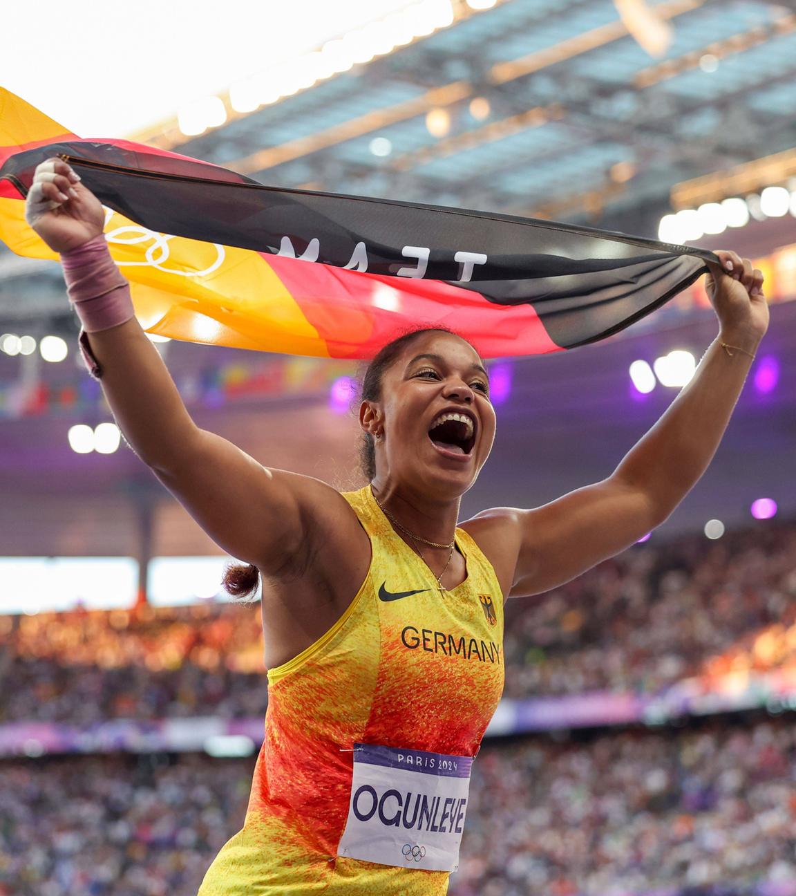 Yemisi Ogunleye feiert den Gewinn der Goldmedaille nach dem Kugelstoßfinale der Frauen.