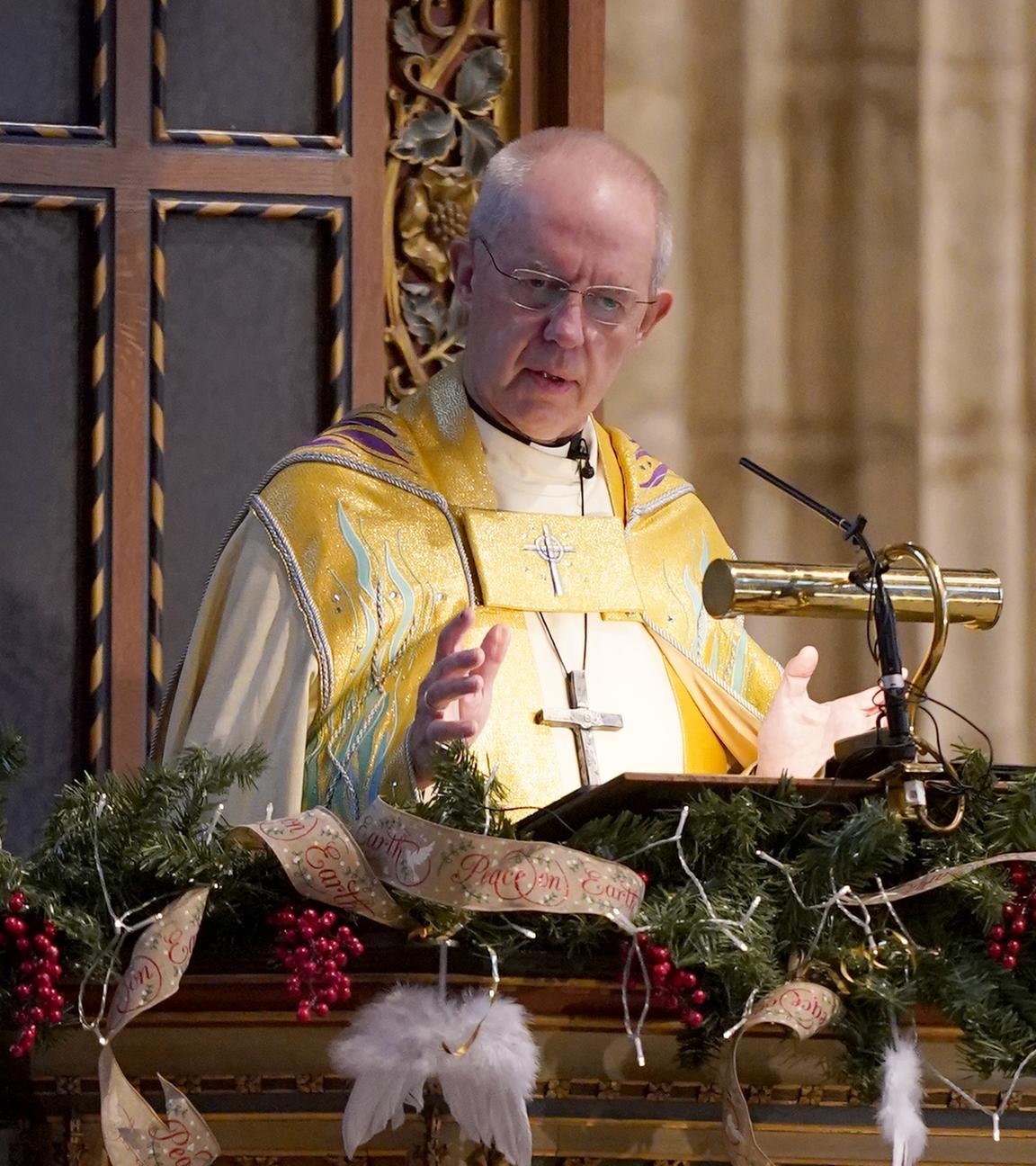 Großbritannien, Weihnachten: Justin Welby, Erzbischof von Canterbury, während des Weihnachtsgottesdienstes in der Kathedrale von Canterbury.