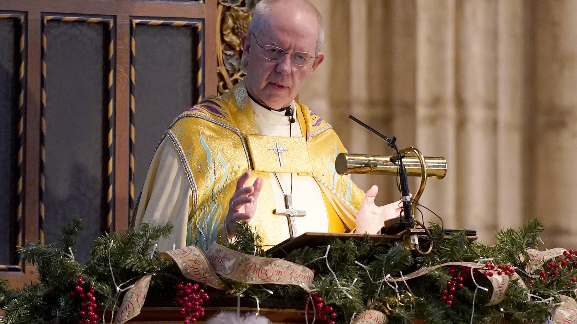 Großbritannien, Weihnachten: Justin Welby, Erzbischof von Canterbury, während des Weihnachtsgottesdienstes in der Kathedrale von Canterbury.