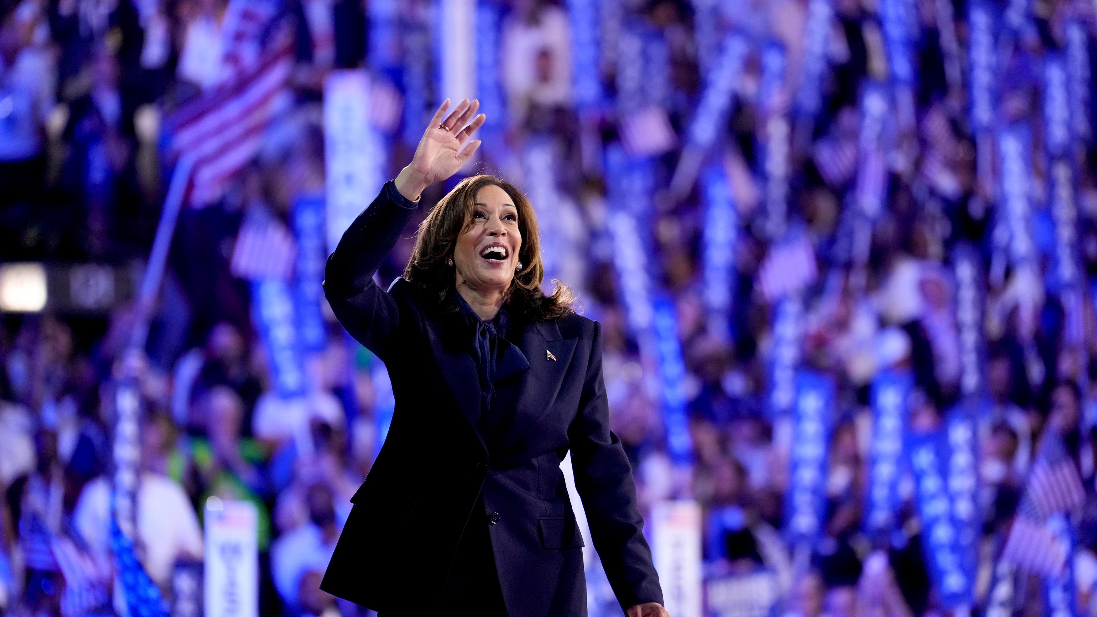 USA, Chicago: Die demokratische Präsidentschaftskandidatin und Vizepräsidentin Kamala Harris während der Democratic National Convention.