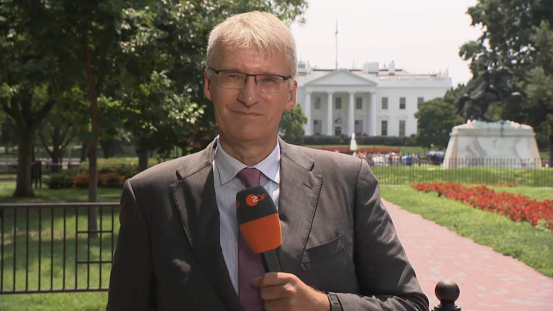 Elmar Theveßen aus Philadelphia bei ZDFheute live.