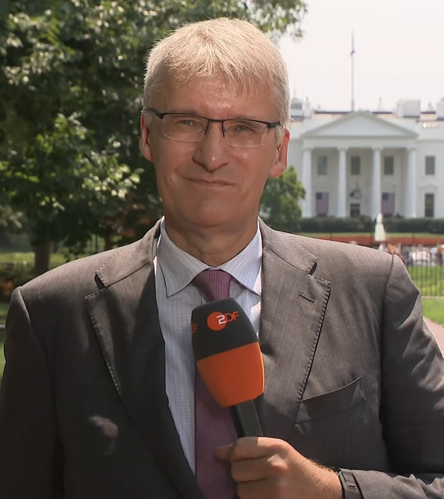 Elmar Theveßen aus Philadelphia bei ZDFheute live.