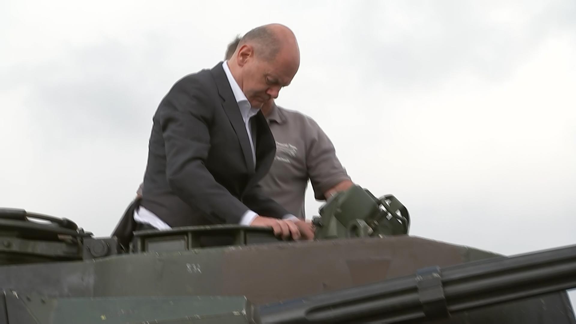 Ein Kanzler Im Kampfjet: Scholz Besucht "Air Defender" - ZDFheute