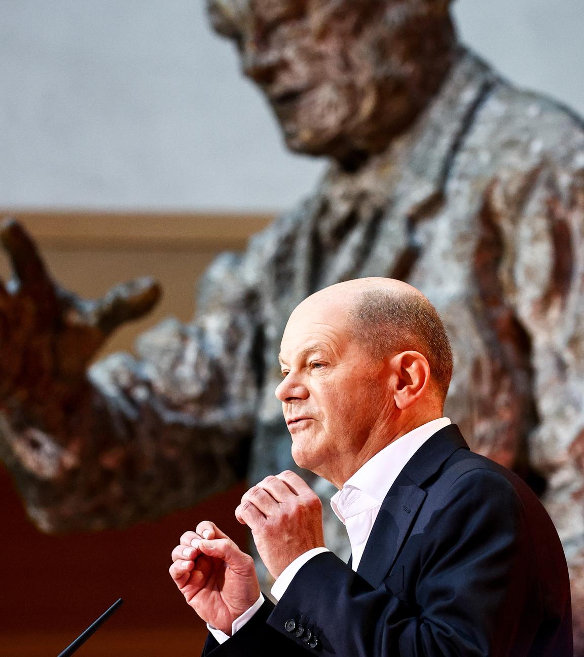 SPD-Kanzlerkandidat Olaf Scholz hält eine Rede auf der "Wahlsiegkonferenz". 