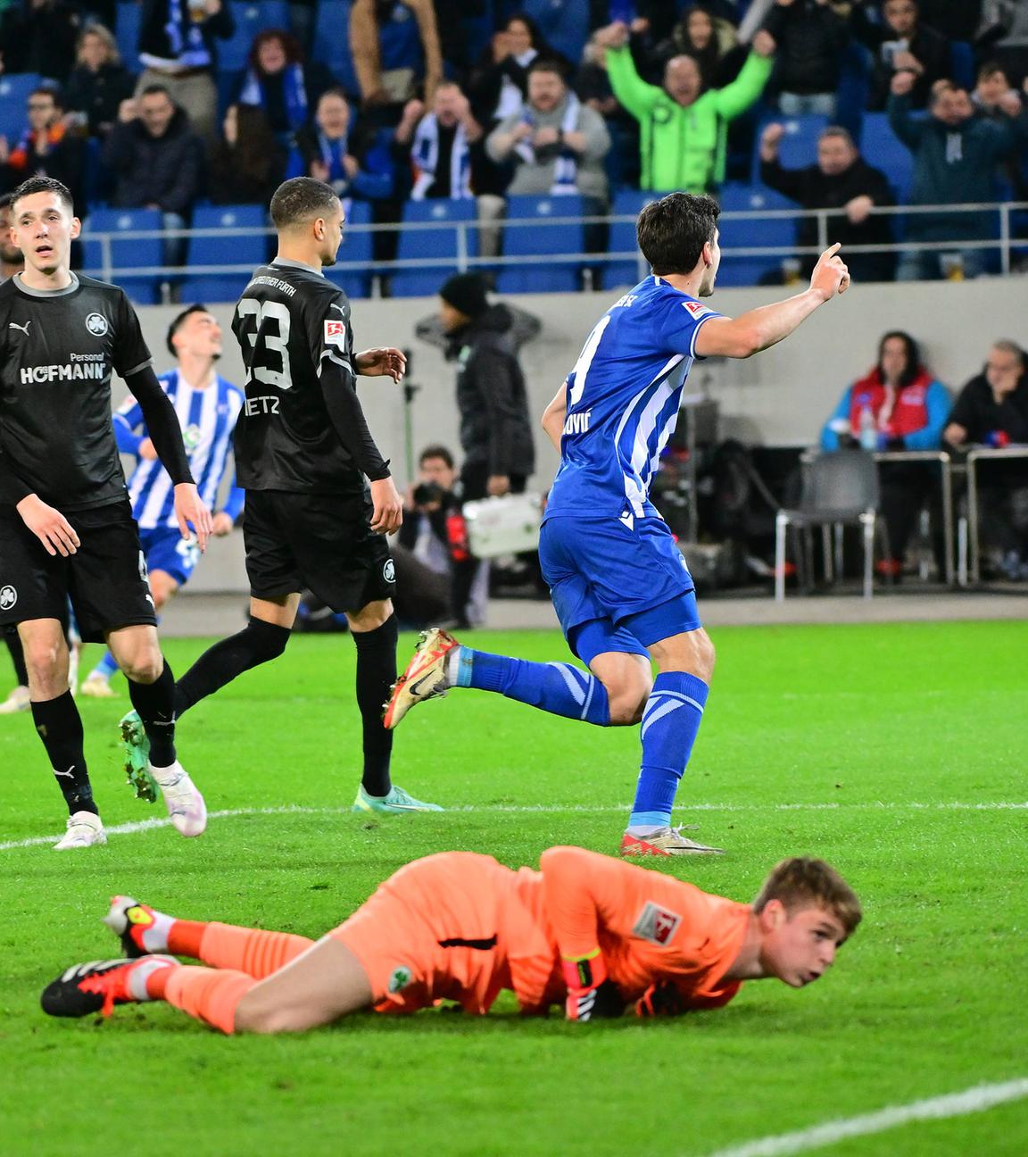 Igor Matanovic erzielt das 1:0 gegen Greuther Fürth.