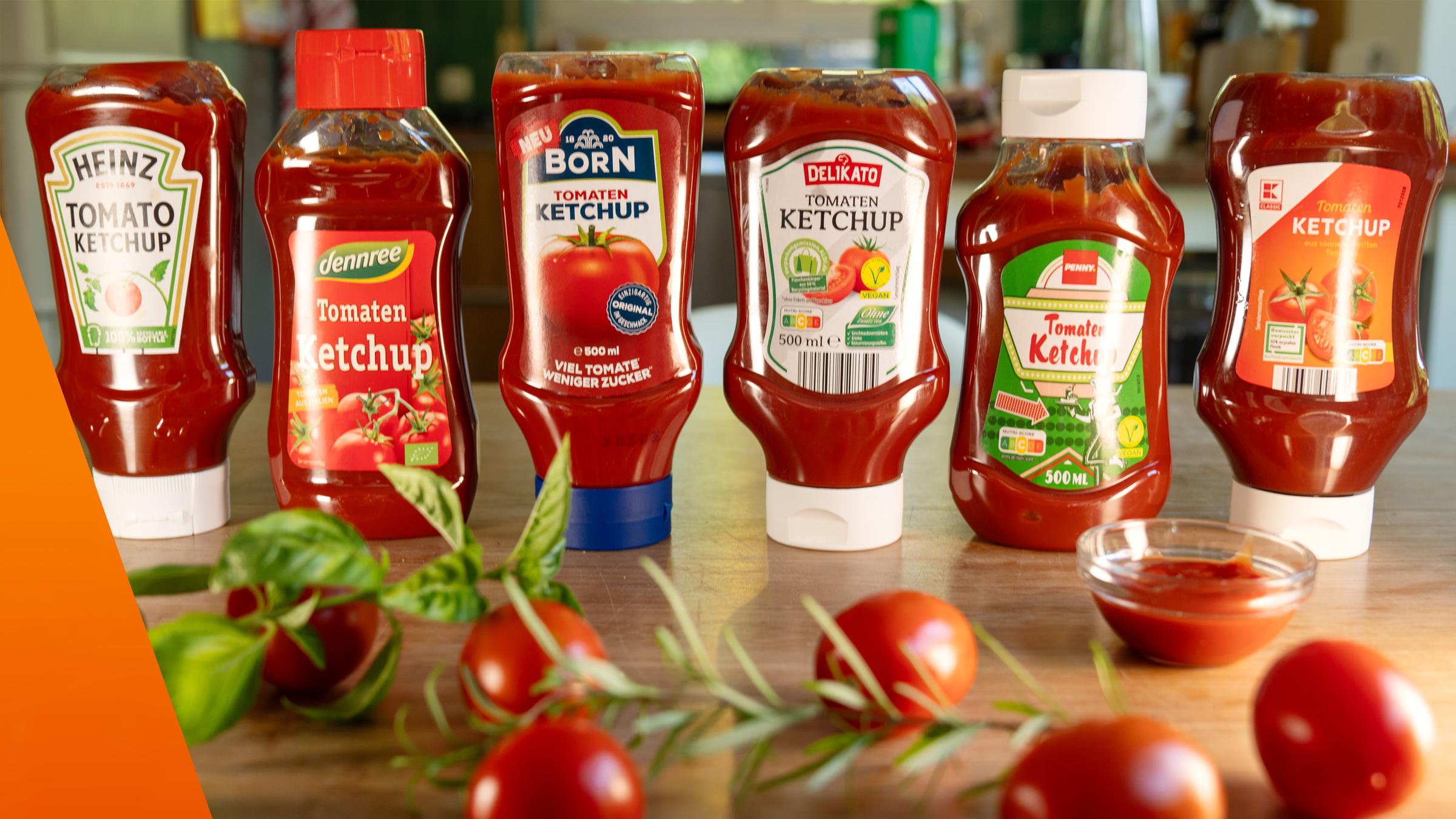 Sechs Tomatenketchups vom Supermarkt und Discounter