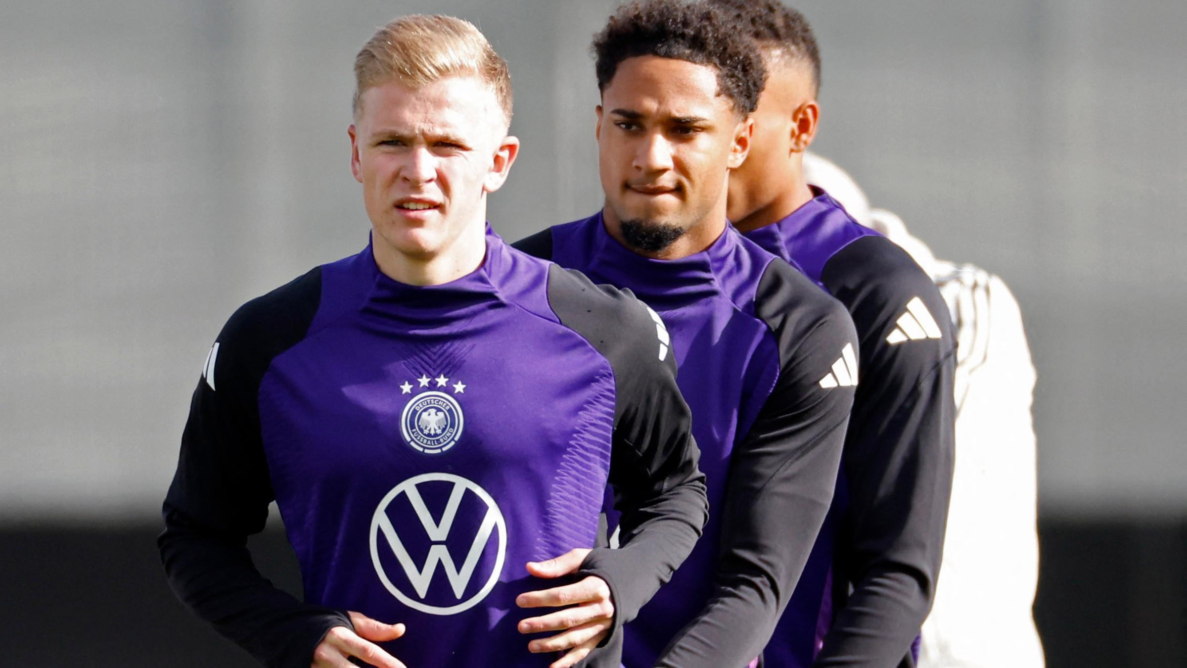 Die Nationalspieler Jonathan Burkardt und Kevin Schade beim Training in Herzogenaurach am 8.10.2024