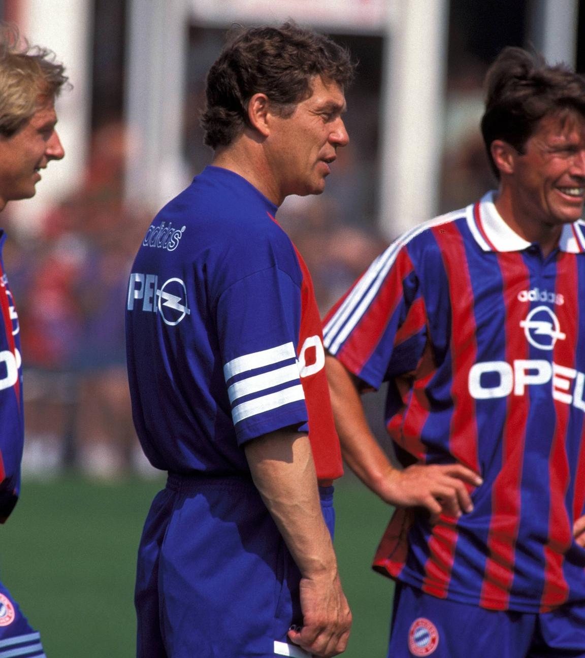 Saison 1995/96: Jürgen Klinsmann, Otto Rehhagel, Lothar Matthäus lachen beim Training des FC Bayern