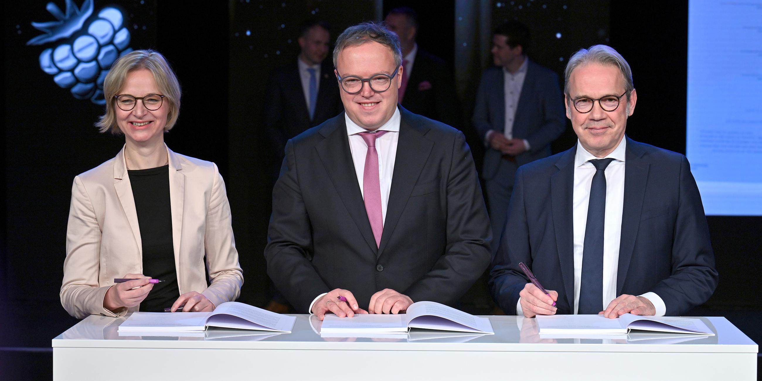 Katja Wolf , Marion Vogt und Georg Maier (v.l.n.r.)